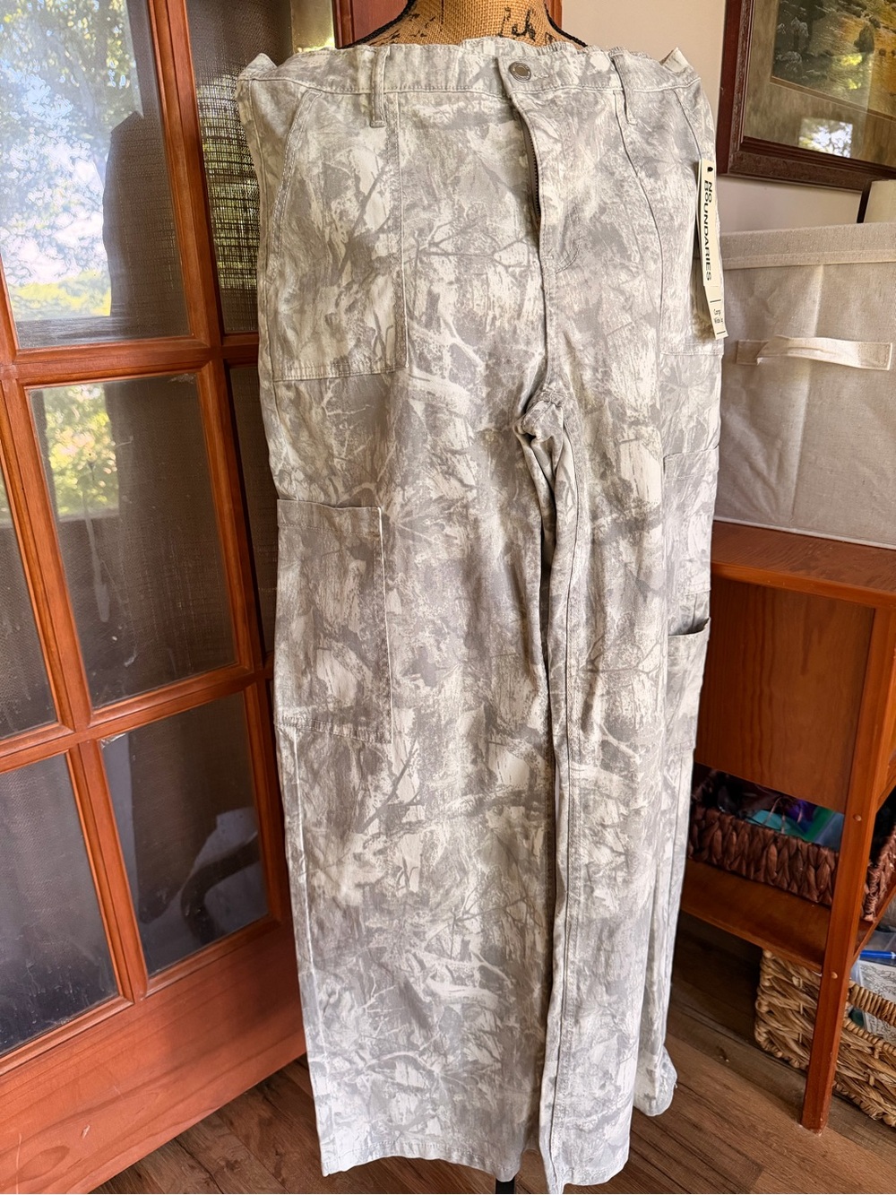 No Boundaries Gray Camouflage Cargo Pants